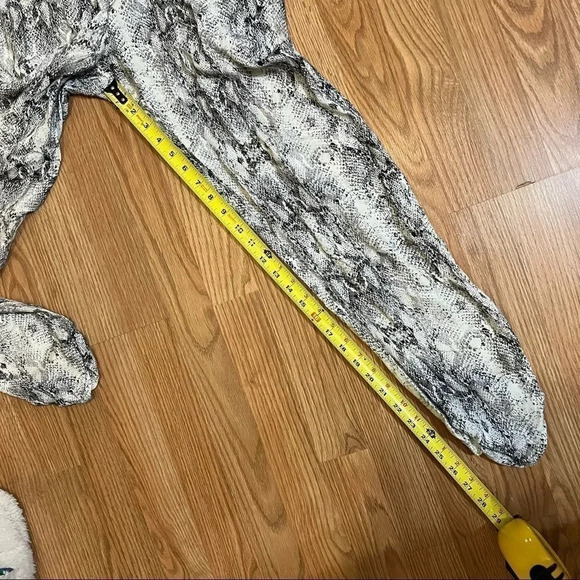 Miss Selfridge Pleated Soft Pants Snake Skin Women’s Size 6 Tapered Leg - Picture 10 of 12